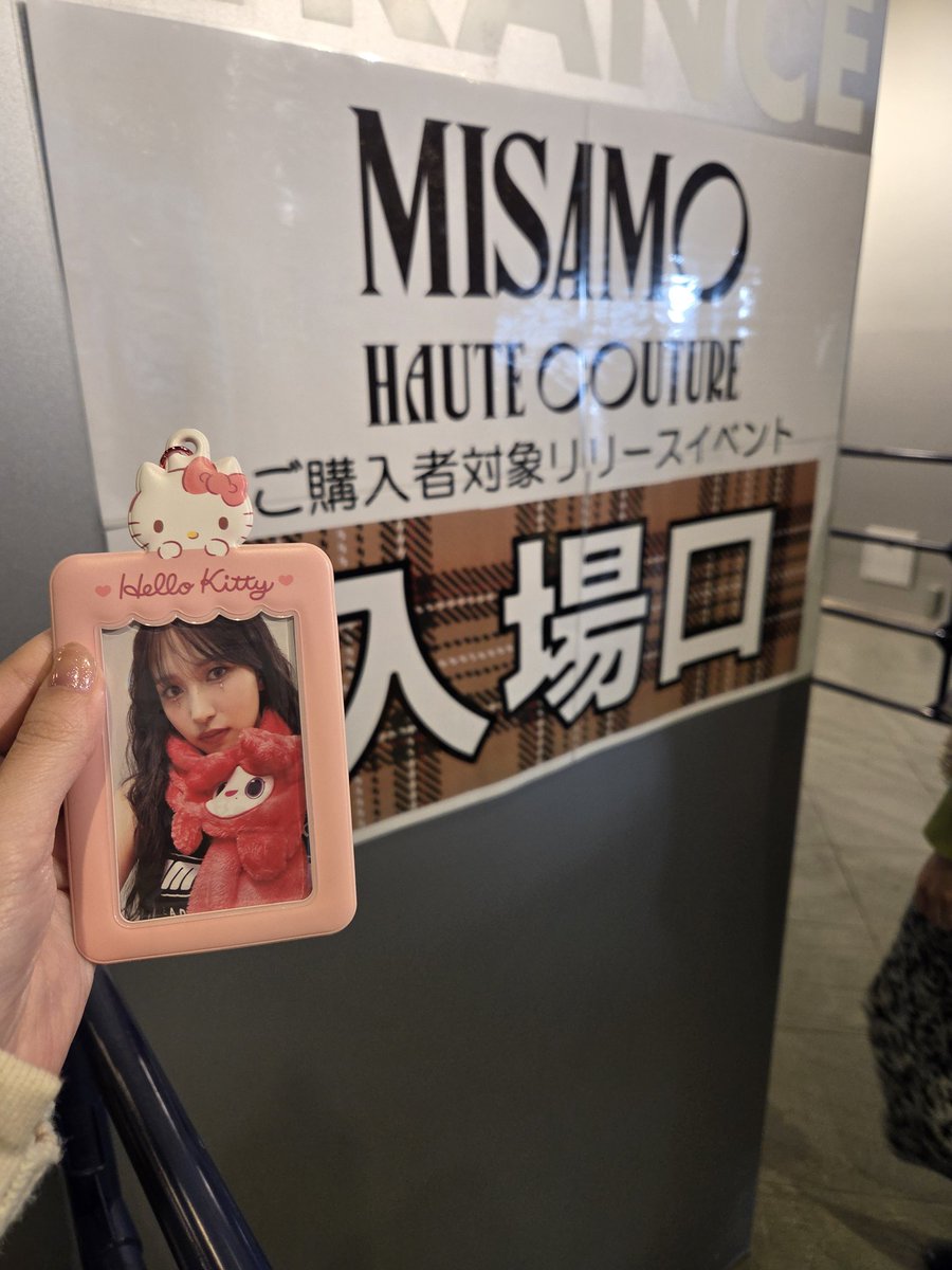 p40788's tweet photo. 4/6のみーたんハイタッチ会に参戦してきた🫶🏻お目目キュルキュルすぎて可愛かったな〜🥹 https://t.co/MJBvGTszwq