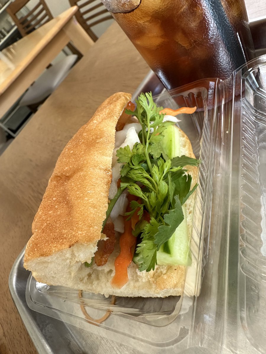 オシャレ学生街と言うわけでもなく、フツーの住宅街なのに、こんな一軒家ベトナム料理店が出来てるのびっくりだよ! 