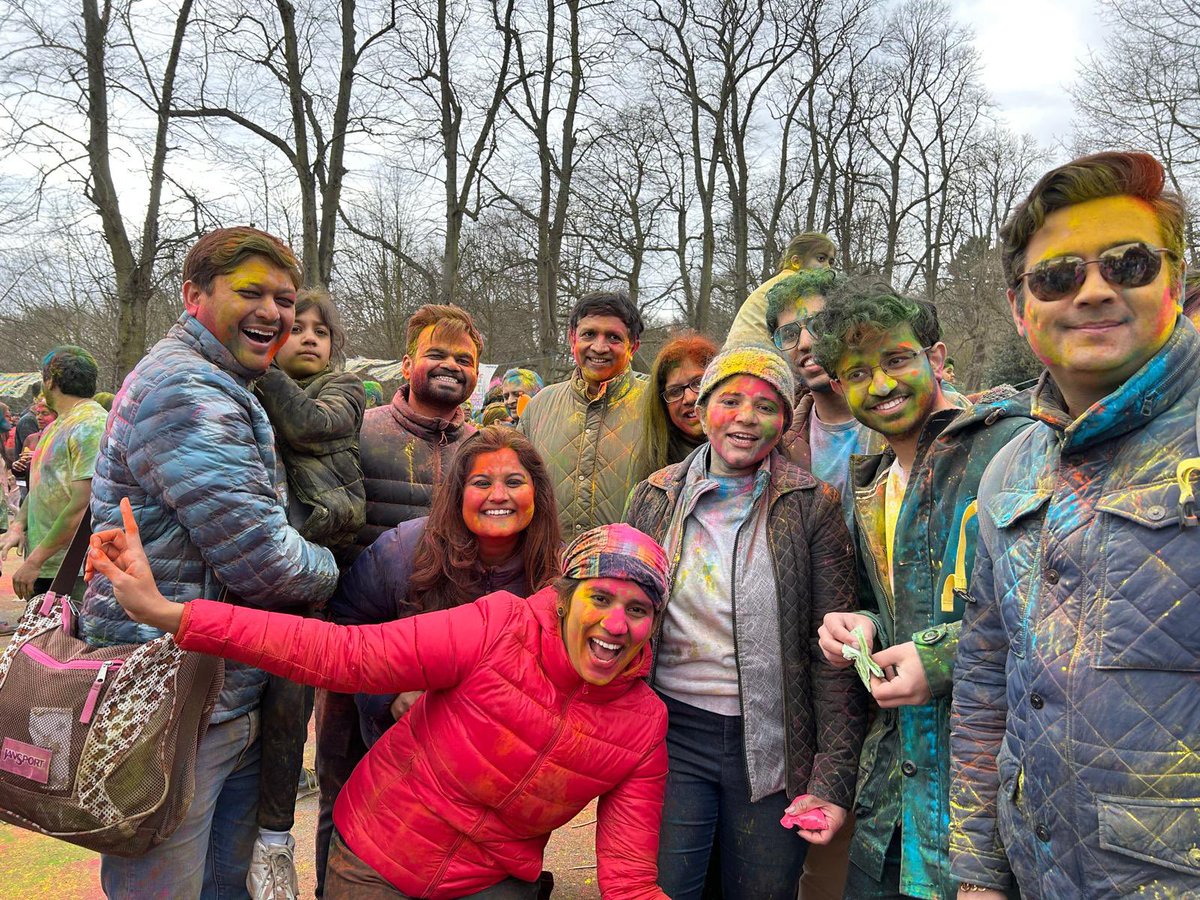 Celebrating Colours &amp; Connections! 

ISB alumni and their families in the UK came together for a vibrant Holi celebration — a joyful day filled with laughter, colours, and community spirit.

#ISBAAAlumniMeet #ISBAlumni #AlumniMeet #ISBForLife #ISBUKChapter #HoliCelebration