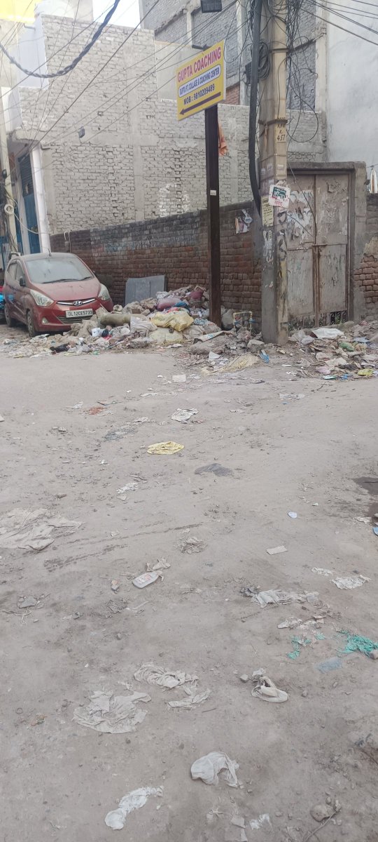 DelhiPrajapati's tweet photo. Look what MCD has done and they want free votes. Whoever you call says it is not my work. At the time of voting, I will also say it is not my work. @gupta_rekha @MCD_Delhi #RekhaGupta @MCDdelhi @PMOIndia @narendramodi @k https://t.co/8bcDkaVVpN