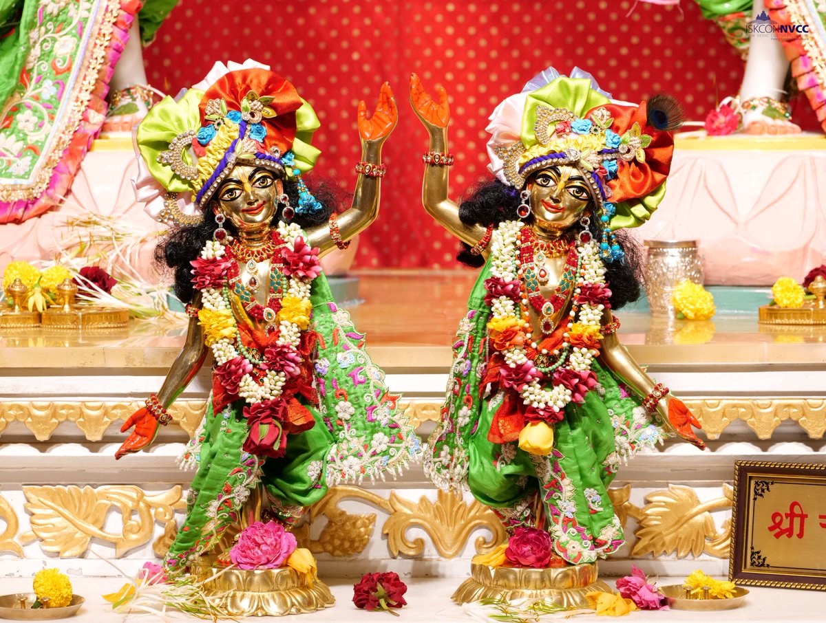 ISKCONPune's tweet photo. 🙏🏽Today's Darshan 📿 🗓09-04-2025🙏
🌷Sri Sri Gaur Nitai🌷
🚩@ISKCONNVCCPune🚩
.
.
#ISKCON #ISKCONNVCC #ISKCONNVCCPune #ISKCONPune
#9thapril #9thapril2025 #Thursday #Vrindavan
#Harinaamsankirtan #Radheshyamdas #Radheradhe
#Sankirtan #Kirtan #Mayapur #Prabhupada #iskconmandir
#GVE https://t.co/BzpASMEtPK