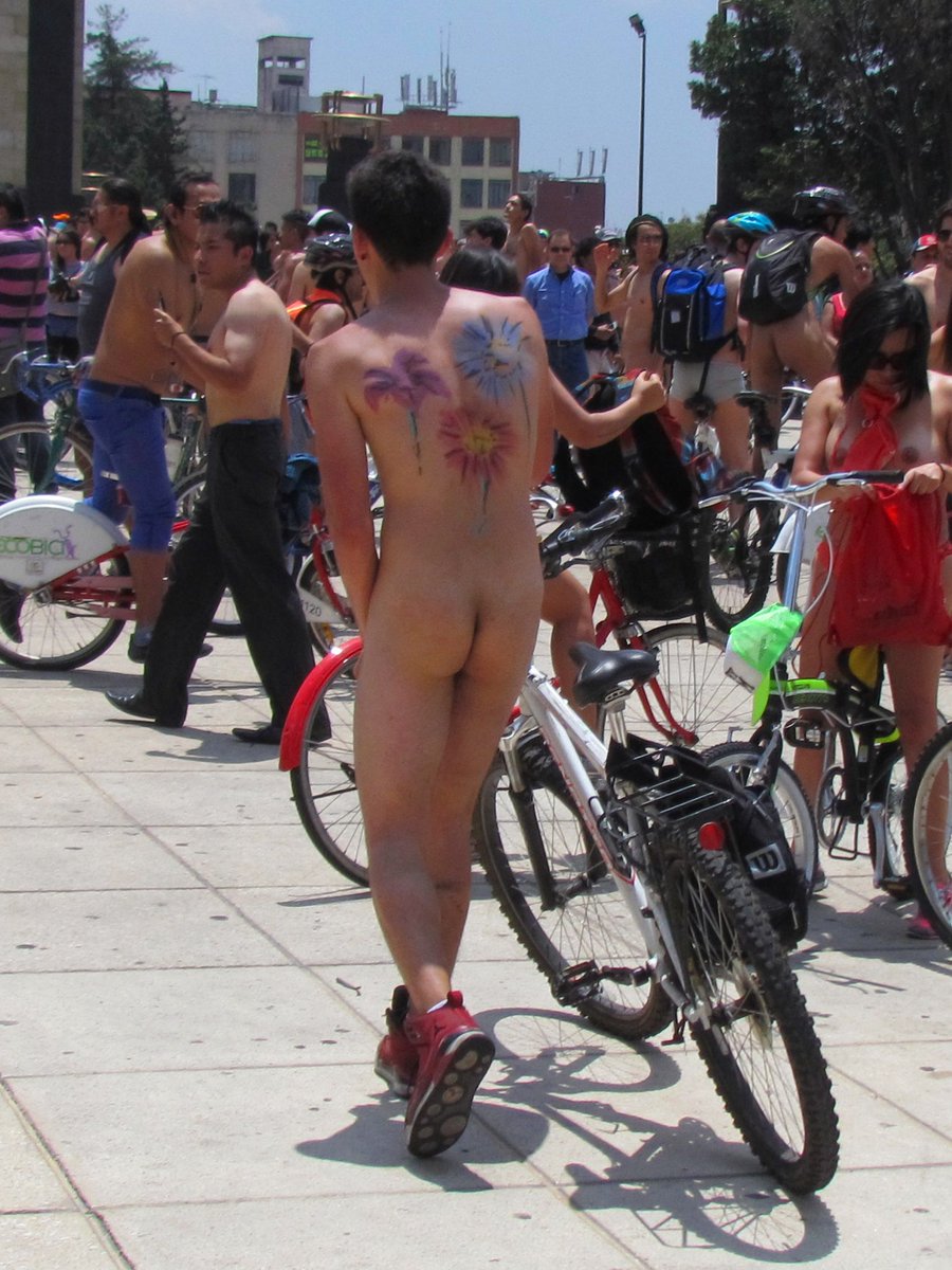ars_joseh's tweet photo. World Naked Bike Ride
Fotografía @ars_joseh 
#pride #pridemexico #pridecdmx #prideciudaddexico #gaypride #wnbr #wnbrcdmx  #wnbr #wnbrmexico #diaaldesnudo #wnbrgdl https://t.co/WqhLOOeawQ