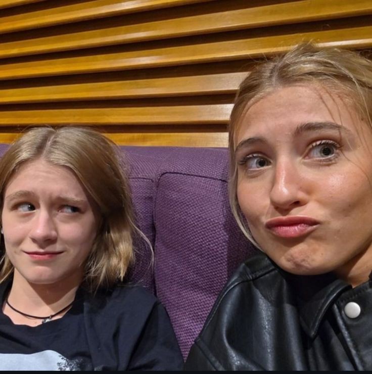 uffb4by's tweet photo. #K4OS || #Lynes au - EN PROCESO ¡!
Inés está harta de que le pregunten por el novio. Lynette quiere darle celos a su ex.
¿La solución? Fingir que están juntas en el casamiento de la hermana de Ine.
Solo era un plan… hasta que dejó de parecer mentira. https://t.co/F2wGvxjtLj