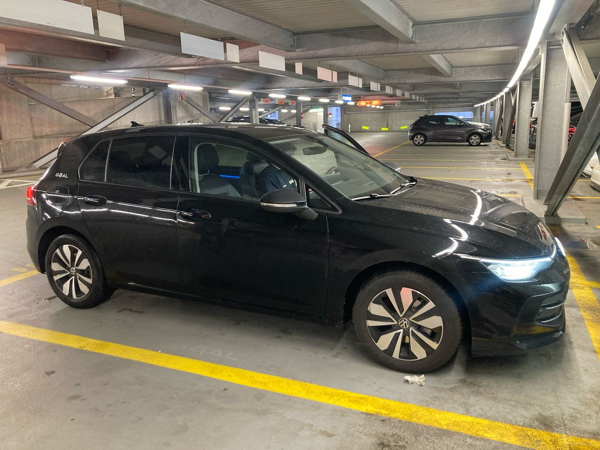DiputheDK's tweet photo. @SixtDE  Trying to charge €814 for a superficial scratch on a rim when the original part only costs €220! The rental was insured for  €1100. This isn’t the first time they’ve been caught looting their customers. Shameful practices! 😡 #sixtDE #SIXT #sixtcarental #sixtscam https://t.co/6Bzada74ay