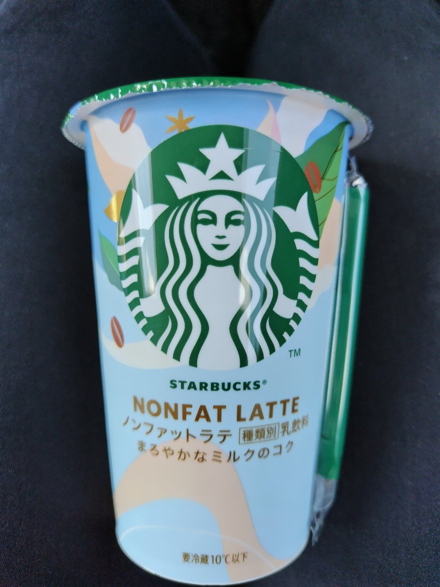 cocolo80533765's tweet photo. スタバのノンファットラテ、濃く深いミルクの混ざったコーヒー美味し(*´﹃｀*) https://t.co/vgHZgH8P0F