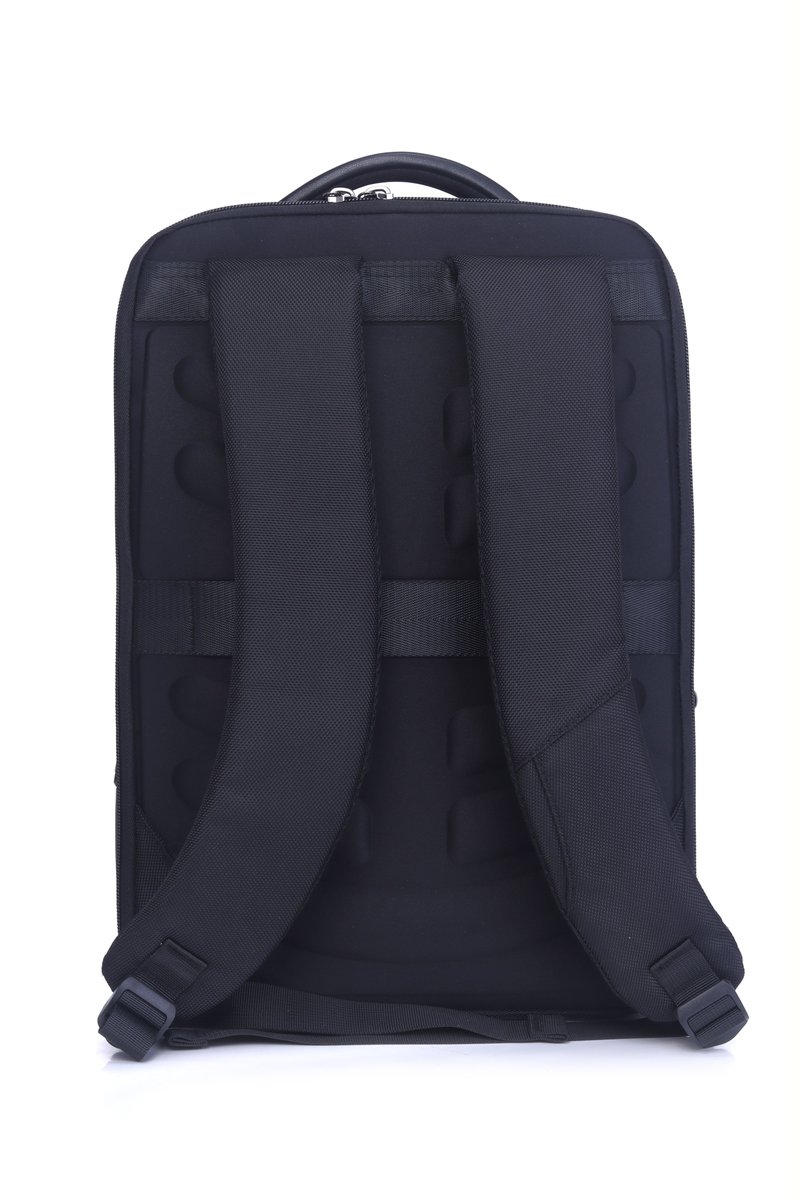 MaisieLi1031's tweet image. "Minimalist &amp;amp; Ultra-Light Business Backpack 🎒

✓ Premium waterproof nylon (only 0.7kg)
✓ Fits 15" laptop + daily essentials
✓ Sleek design for professionals
Bulk order have Free sample offer! 👉 DM
#BusinessBackpack #TravelLight #MinimalistDesign