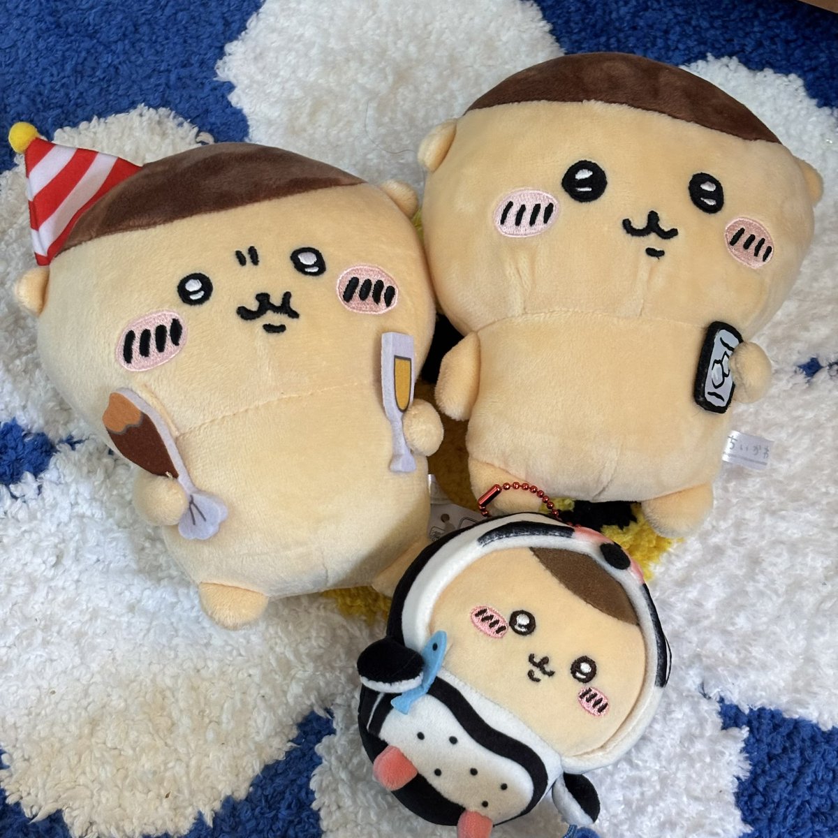 오늘도 집정리하는 호미 ,,, 
팝니다 팔아요 ,,, 

쿠리만쥬 인형 세개 일괄 4만원(배송비포함/우체국으로 보내드림다…) 
하나는 키링사이즈구용 두개는 그것보단 큽니다 
생각 있으신 분들 뎸주세용