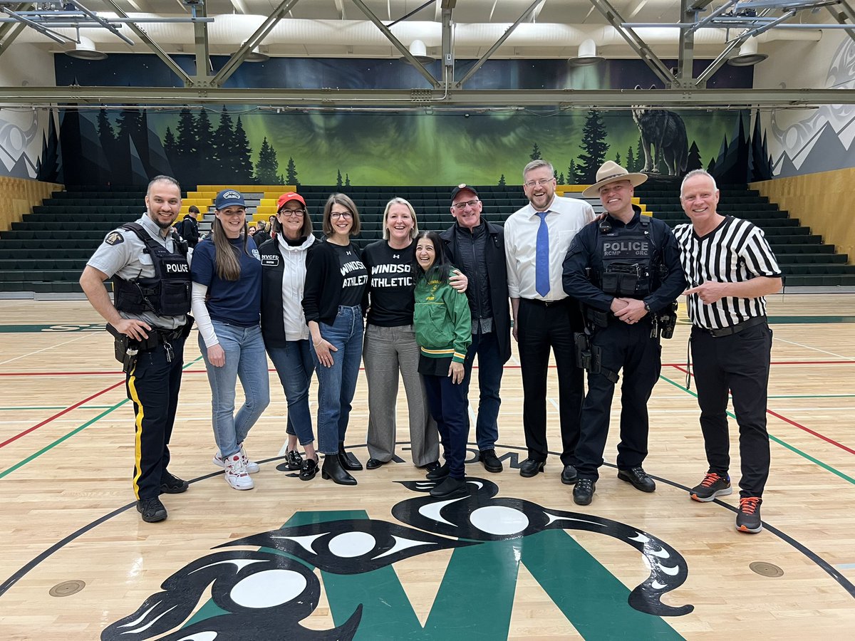 A fantastic turnout for Charity 🏀Game tonight! NS First Responders WON 48 to 43 <a href="/WindsorSec/">Windsor Secondary</a> Students👮‍♂️👮👩🏻‍🚒👨‍🚒🚓🚒🚑 featuring VIP coaches - Mayors Mike Little &amp; <a href="/LindaCBuchanan/">Mayor Linda Buchanan</a> All proceeds raised for Cops for Cancer &amp; DNV Fire Charity! An awesome community event. Great job 👏