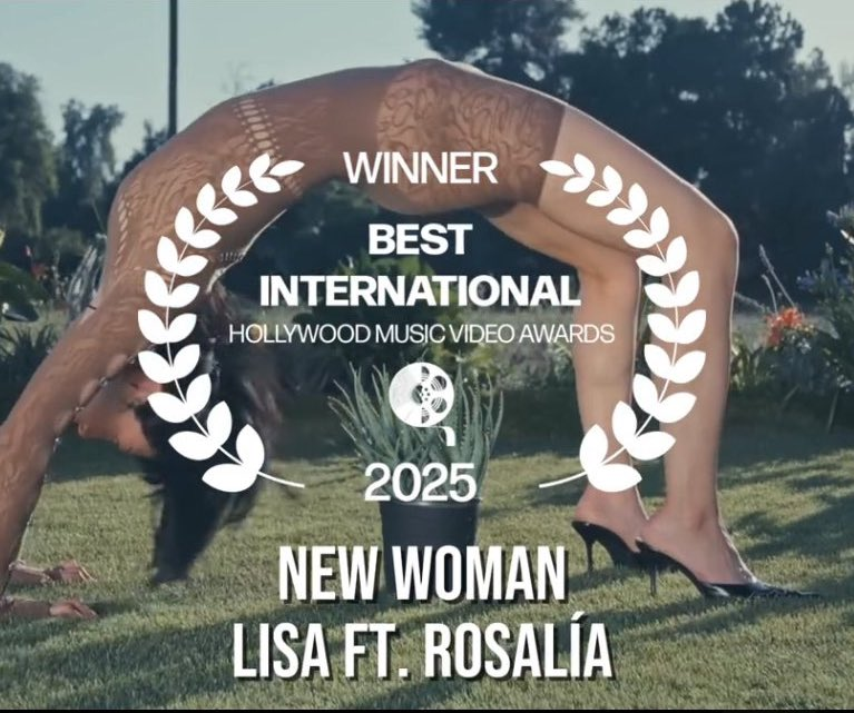 WORLDMUSICAWARD's tweet photo. #LISA's “New Woman” ft. #Rosaliía wins the BEST INTERNATIONAL category at the Hollywood Music Video Awards! 💪🇺🇸🏆🔝🌎📽️👑👑❤️‍🔥 https://t.co/NjdvNse2fF