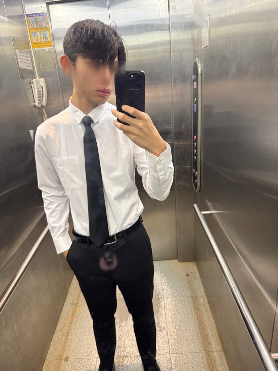 專討報告結束，教授卻不知道台上的學生，下面鎖著奈米鎖在報告