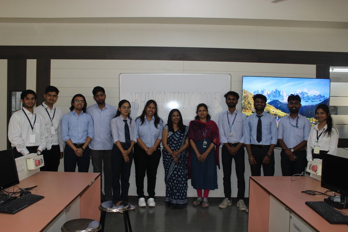 IICPCCoE's tweet image. Abhiyantrix’25 united 500+ minds in AI, IoT, VLSI &amp;amp; more!
2 days. 9 tracks. 75+ papers.
Keynotes, demos, &amp;amp; networking—fueling future innovation.
#Abhiyantrix25 #TechSymposium #PCCoE #Innovation #AI #IoT #ENTC