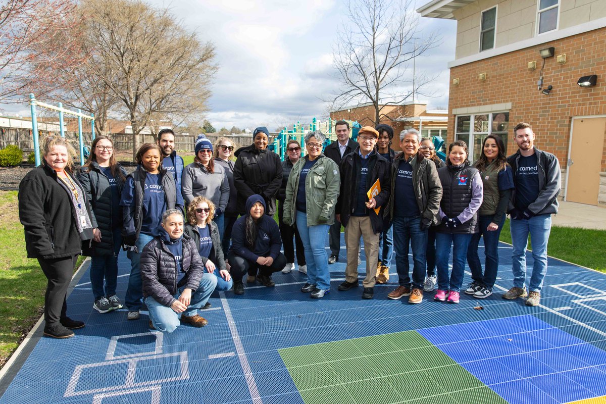 Thanks <a href="/MetroFamChicago/">MetroFamily Services</a> for welcoming me and my fellow <a href="/ComEd/">ComEd</a> volunteers yesterday morning. Together we prepared a playground in DuPage, IL, for families and children during the months to come. Grateful for all the ways this organization supports families across Chicagoland.