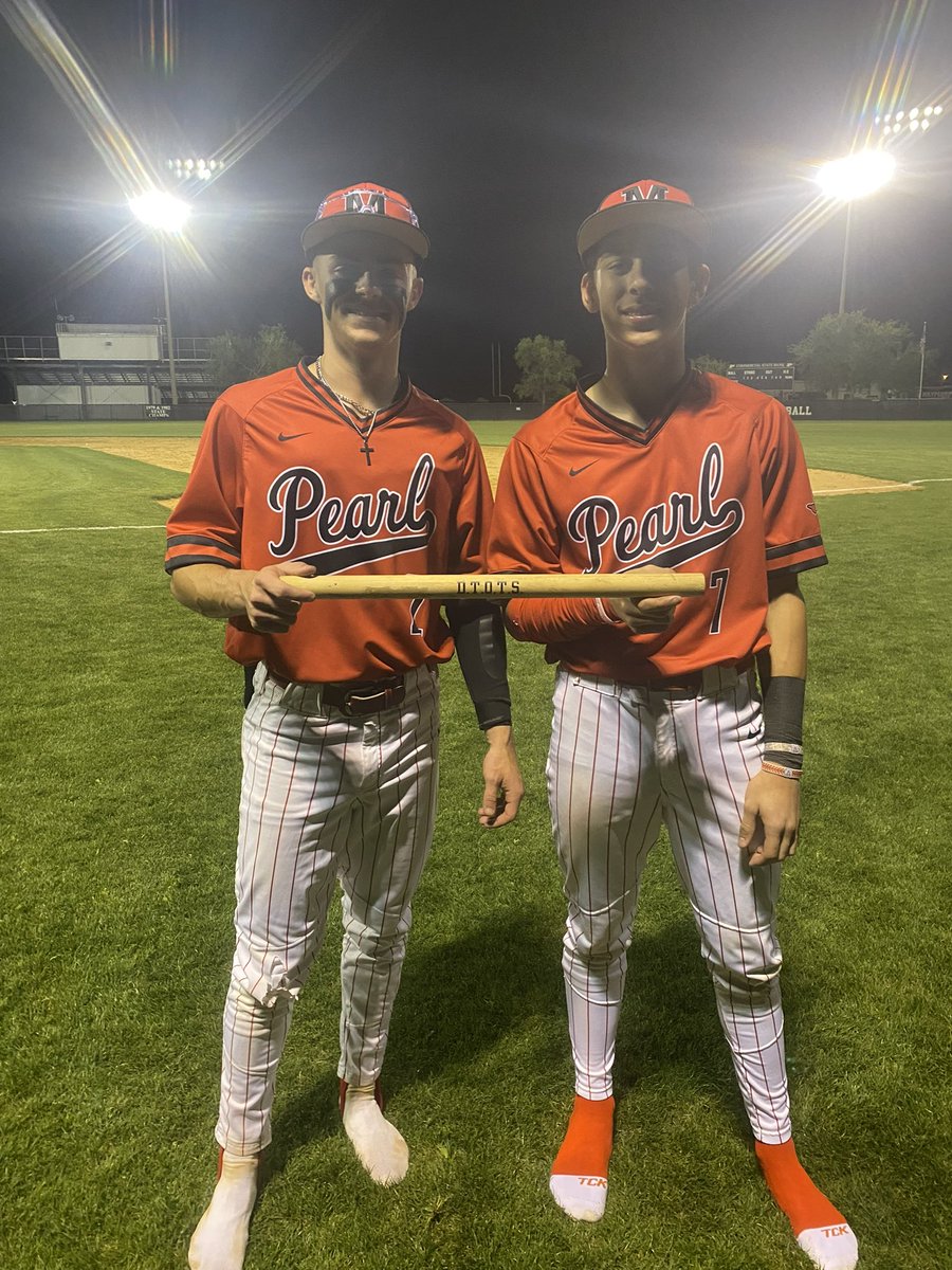 MaypearlBsBall's tweet image. #D.T.O.T.S. Player of The Game is @Tristan_Mtz_7 who was 2-3 w/ 2 2B, 1 RBI & 1 R. On the bump @BillyTeague00 went 5 innings giving up 3 H, 1 ER and 10ks in a 11-1 W over Palmer moving to 9-1 in district play.
#StandardsOverFeelings
#LockedIn