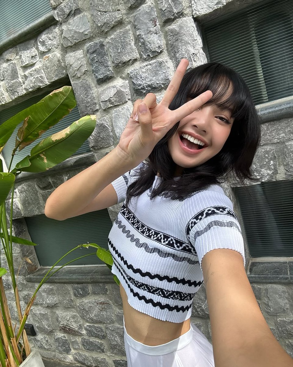 BlackpinkAmeric's tweet photo. Lisa new update 3.

#KPOP 
#BLACKPINK 
#LISA https://t.co/MTNstlqPkd