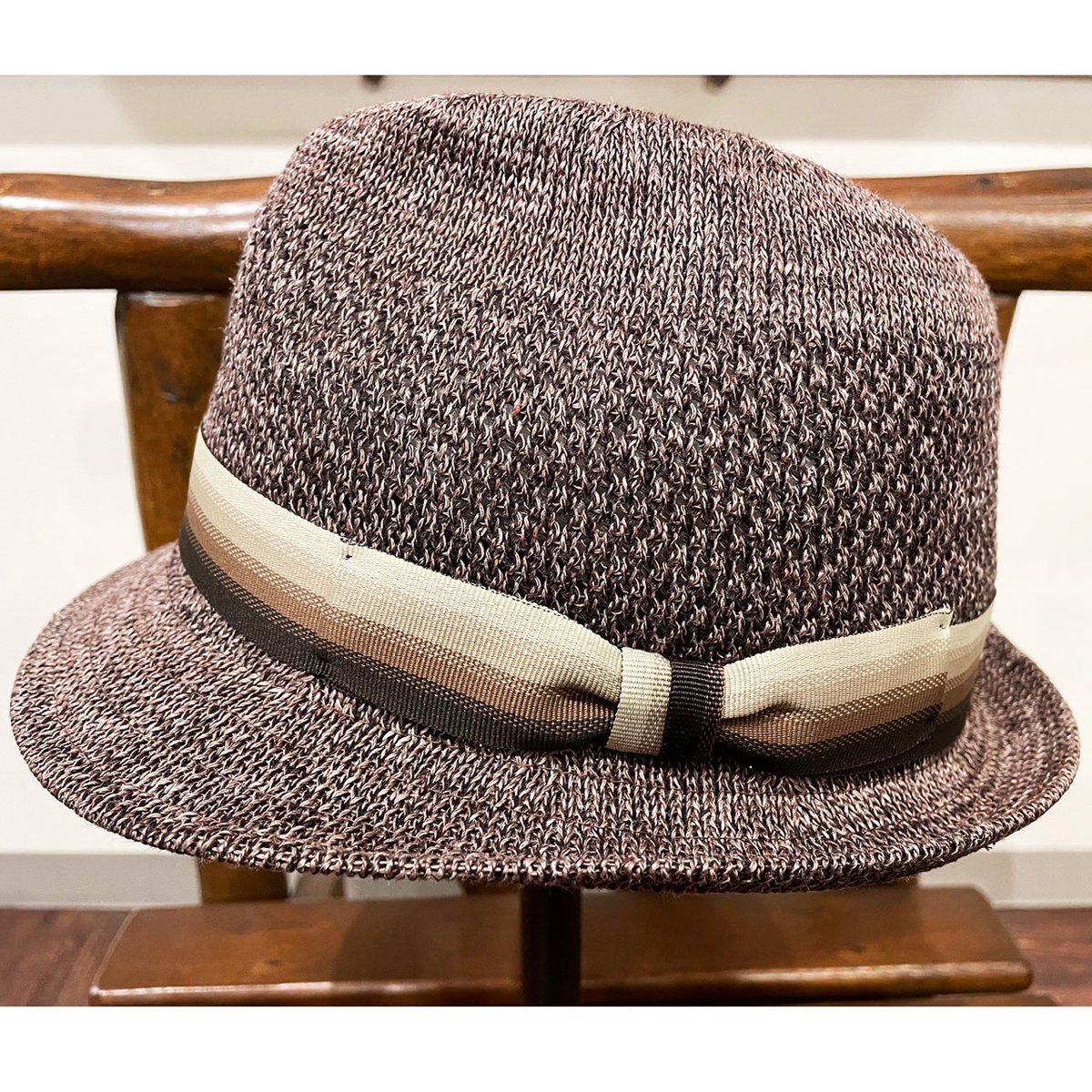 hareto_hat's tweet photo. 高級感のある日本製の麻のニットハットです。
ブラウンが特におすすめでグラデ―ションリボンがマッチ！

#帽子 #帽子屋 #ハット #キャップ #ベレー #日本製 #RETTER #浅草 #浅草寺 #スカイツリー #合羽橋 #hat #cap #beret #asakusa #sensouji #skytree #kitchentown #madeinjapan #hatshop https://t.co/M2ws35rYOZ