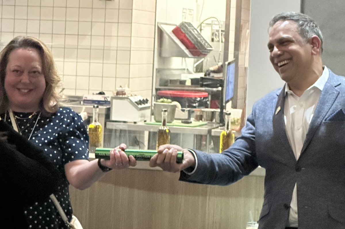 Maciej M Mrugala, MD, PhD, MPH, FAAN (@mrugalamaciej) on Twitter photo Sorry to have missed the Neuro-Oncology Section dinner at #AANAM tonight. Exciting ceremony of passing our section baton to <a href="/KatyPetersMDPhD/">Katy Peters</a> captured by <a href="/Leia_N_MD/">PhiOanh "Leia" NghiemPhu, MD</a>! Thank you Leia! Sorry to have missed the Neuro-Oncology Section dinner at #AANAM tonight. Exciting ceremony of passing our section baton to <a href="/KatyPetersMDPhD/">Katy Peters</a> captured by <a href="/Leia_N_MD/">PhiOanh "Leia" NghiemPhu, MD</a>! Thank you Leia!