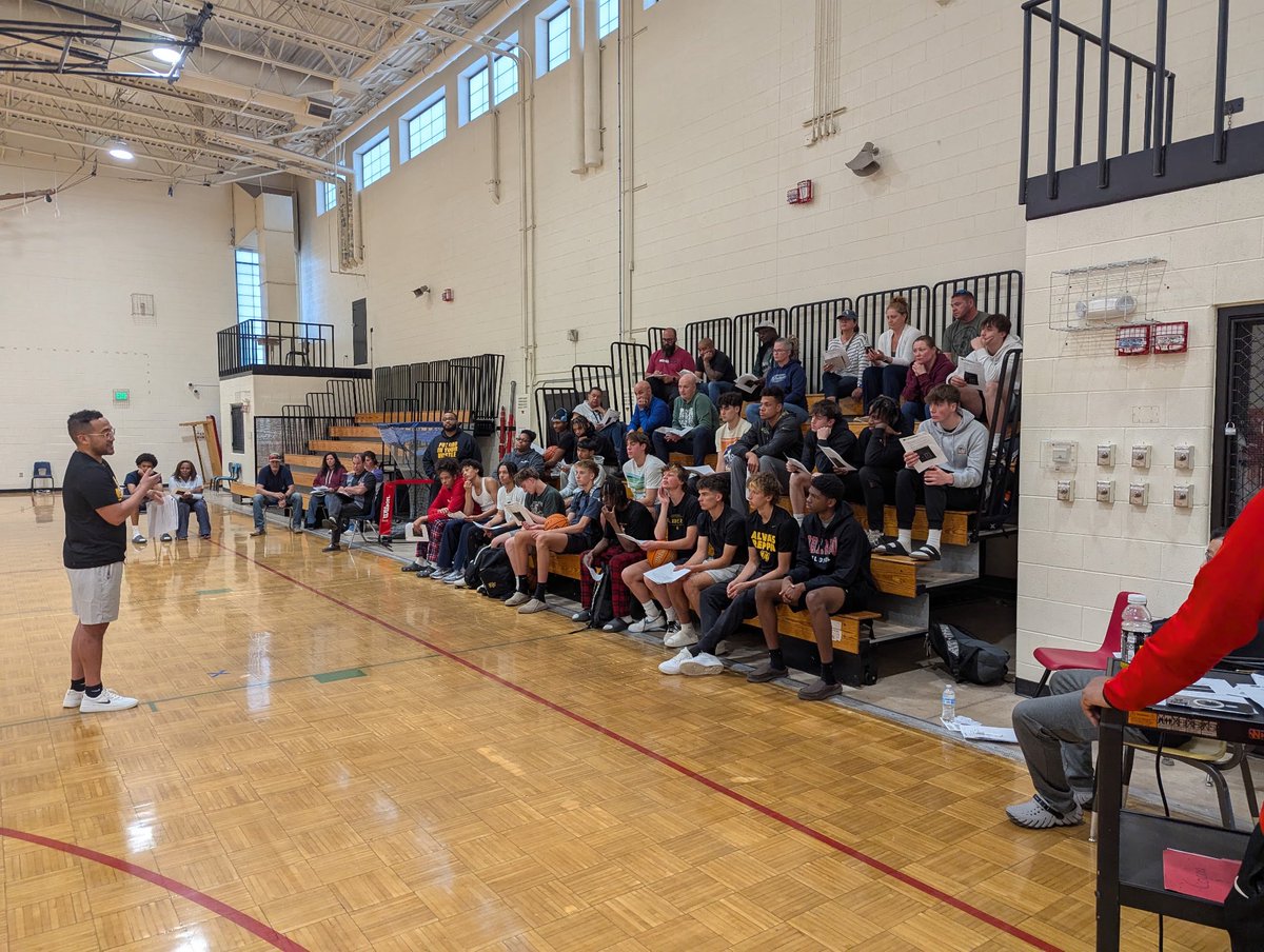 7070Athletics (@7070athletics) on Twitter photo Special Thanks to Director <a href="/CoachThomas_11/">Aaron Thomas</a> for meeting with all of our 17U families to discuss the college recruitment landscape, connecting with college programs, and social media!!
#ElevateYourGame | #WeComin | #LoyalToTheSprings Special Thanks to Director <a href="/CoachThomas_11/">Aaron Thomas</a> for meeting with all of our 17U families to discuss the college recruitment landscape, connecting with college programs, and social media!!
#ElevateYourGame | #WeComin | #LoyalToTheSprings