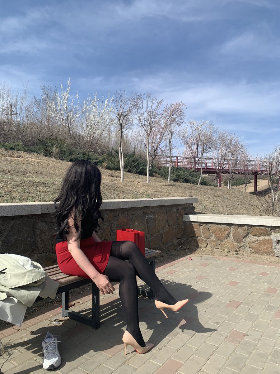 最近私信多了好多让我帮他发他老婆的私信，都是绿帽我能帮就帮一下，偷偷透露一下内蒙古的兄弟可以联系这哥们，我只能说这么多了 https://t.co/e05W9W8m2O
