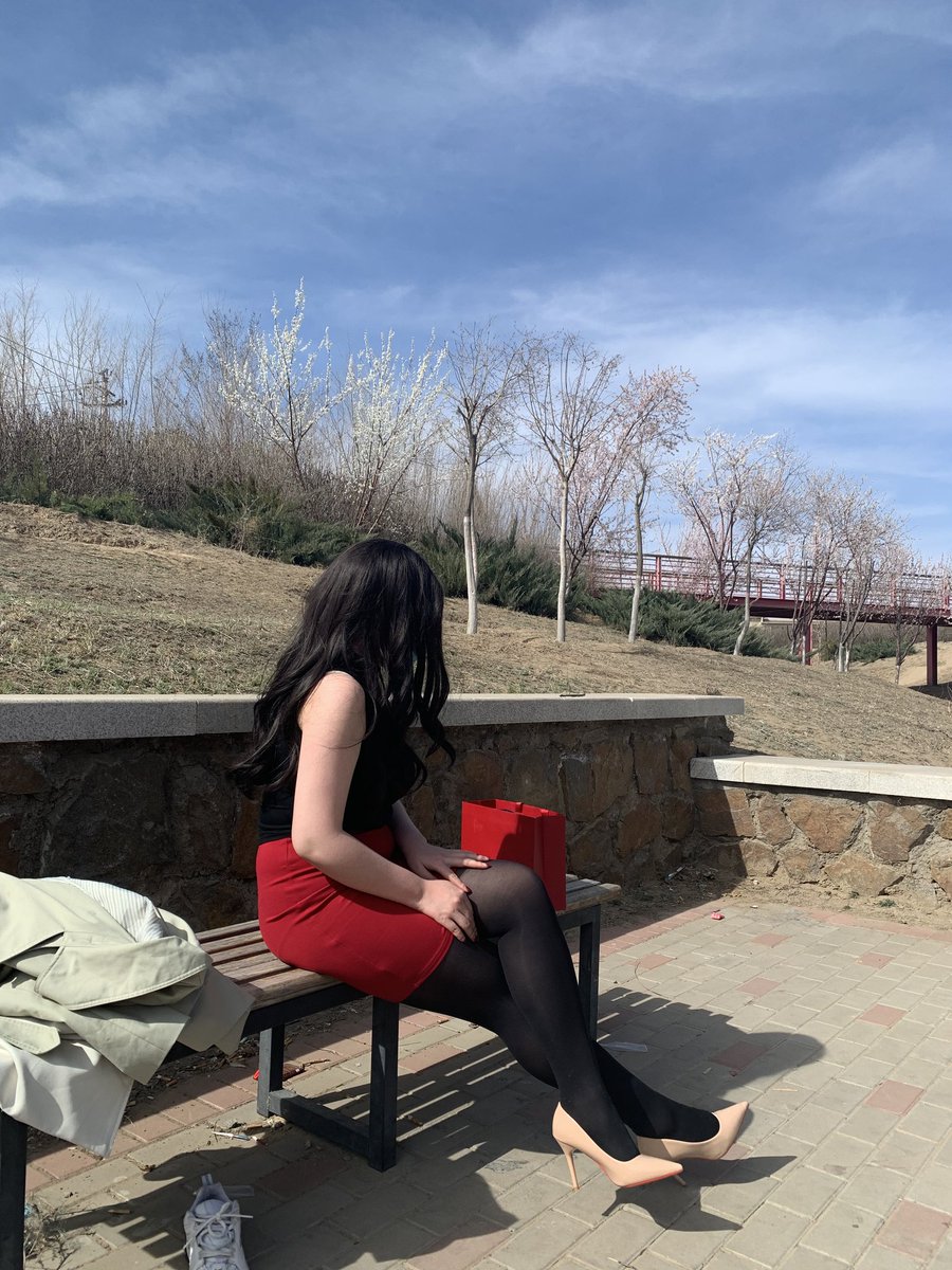 最近私信多了好多让我帮他发他老婆的私信，都是绿帽我能帮就帮一下，偷偷透露一下内蒙古的兄弟可以联系这哥们，我只能说这么多了 https://t.co/e05W9W8m2O