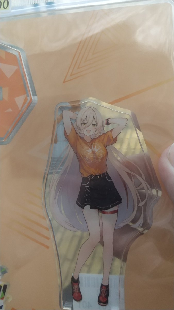 町田の菅原神社行って、近くの駿河屋でおニュイのイベントアクスタ発見🥰 