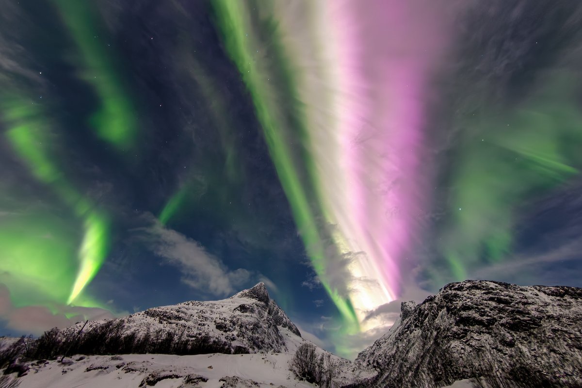 Ein g2 Magnetsturm. Aufgenommen mit der #Canon #70D und #Fisheye in #Norwegen, nördlich des #Polarkreises. Es war einfach toll, als der #Himmel platzte und alles bunt wurde. 

#auroraborealis #norway #northernlights #photographer #travel #adventure