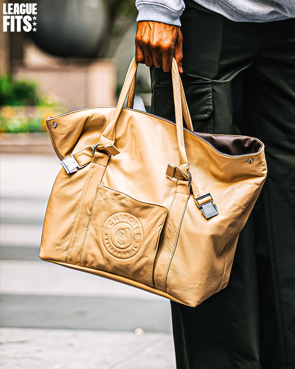 leaguefits's tweet photo. these custom chipotle to-go bags go very hard. #chipotlepartner https://t.co/dcfCtVGBqj