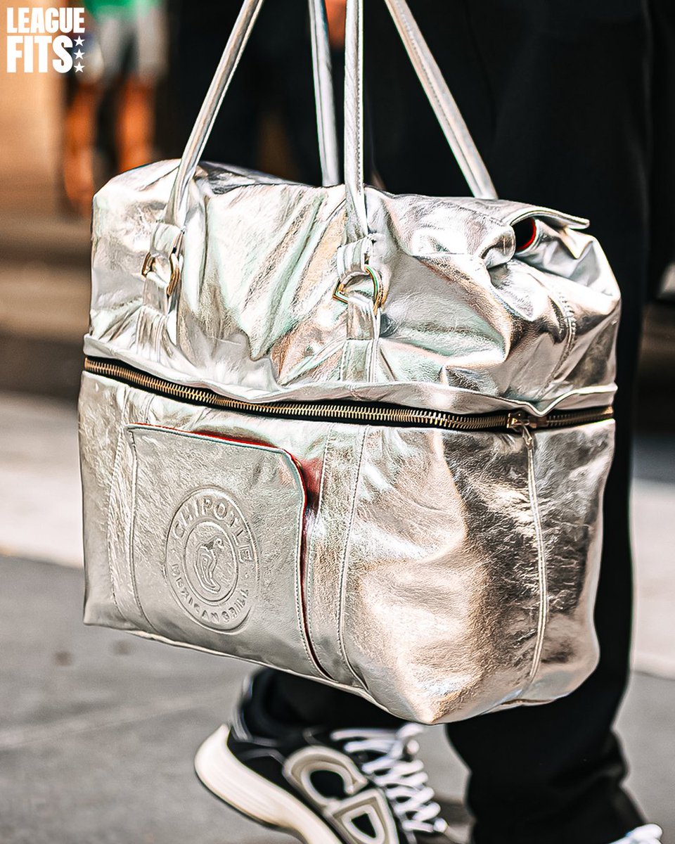 leaguefits's tweet photo. these custom chipotle to-go bags go very hard. #chipotlepartner https://t.co/dcfCtVGBqj