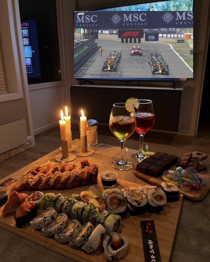 F1_Papi's tweet photo. Preciosa, pedimos sushi y vemos como Ferrari arruina otra carrera con la estrategia?

> Enviar https://t.co/OWsazchgRT
