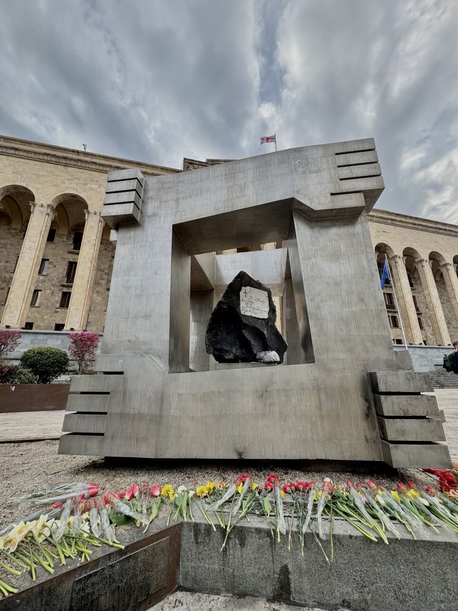 DKAmbGeorgia's tweet photo. Today is National Unity Day in Georgia marking the tragic events of 1989 when Soviet troops deadly dispersed peaceful demonstrators in Tbilisi. Together with Georgia, our embassy today commemorates the sacrifices made by those who fought for Georgia`s freedom and independence! https://t.co/nXXeBTVBST