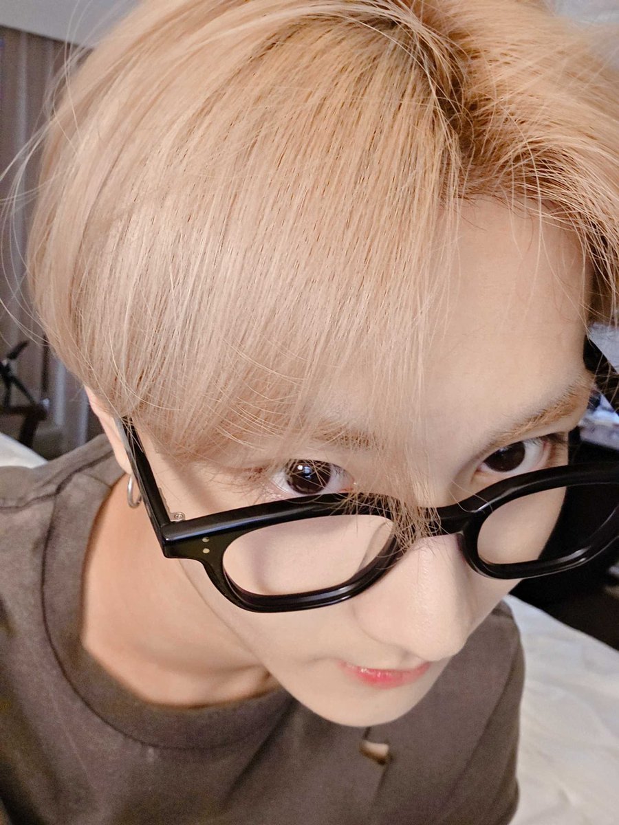 JUNGWONGLOBAL's tweet photo. #정원 🌟 | 250409

WEVERSE POST 

🐈: 👓 

#ENHYPEN_JUNGWON #JUNGWON #엔하이픈_정원 @ENHYPEN_members @ENHYPEN https://t.co/DyAmUpugQH