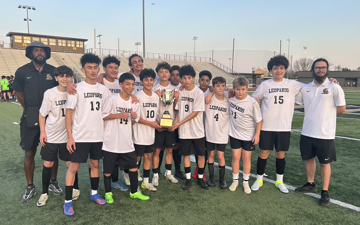 Congratulations to Lakeview Middle School for winning the 2025 edition of El Clásico! 🏆 Both teams gave their all as usual! 👊🔥💯 #CougarNation #griffin_ms #LakeviewMS #OneLISD #faithoverfear <a href="/TheColonyHS/">The Colony HS</a> <a href="/TheGuv7/">Lee Weddall</a> <a href="/tchs_media/">TCHS Student Media</a> <a href="/LISDsports/">Lewisville ISD Athletics</a> <a href="/LSMNSports/">Lewisville Sports Media Network</a>