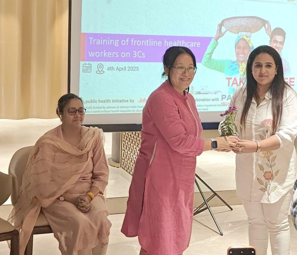 tbalertindia's tweet photo. On April 4, a training in Burari empowered 40 FLHCWs—including chemists & informal providers—for early TB screening, referral & treatment support.
Honored to have reps from CTD, NTEP, PATH & Johnson & Johnson join us.
#EndTB #TBFreeIndia #TBAI #FLHCWTraining #CommunityCare https://t.co/4isHVSzDl2