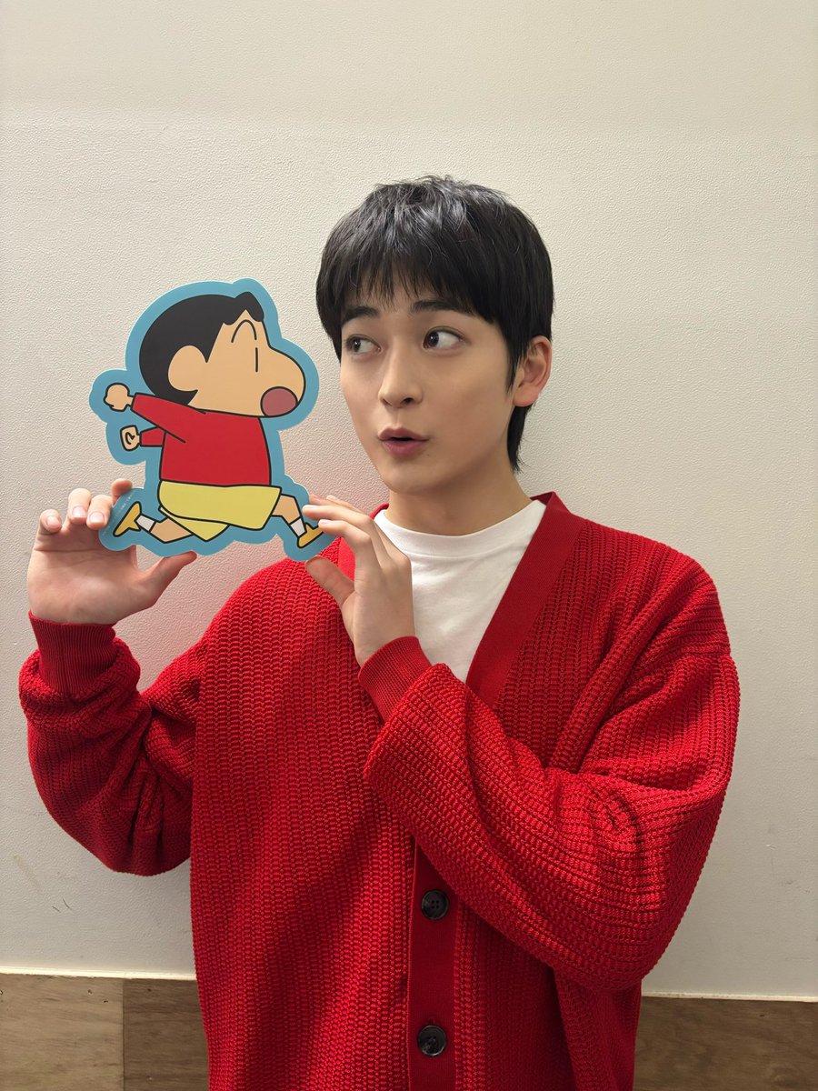 fumiya_0_3_1_2's tweet photo. 24年前、春日部に生まれた自分に伝えたら
信じてくれないと思います。

野原しんのすけ役の高橋文哉です！！

俳優って本当に素敵な仕事です。
いつも応援ありがとうございます😳

やかんの家族だゾ！見ればぁ〜👀

 #クレヨンしんちゃん 
 #やかんの麦茶 https://t.co/TpIf7jzDFw