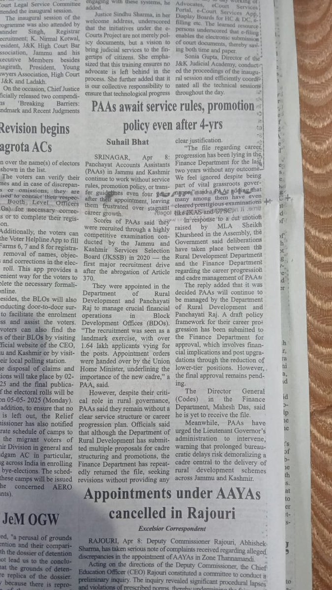 nikhilkharka's tweet photo. Panchayat Accounts Assistants were selected purely on basis of JKSSB Merit under the first major recruitment after Article 370 abrogation.Still after 4 yrs of hard work, no career progression is there#JusticeForPAAs
@OfficeOfLGJandK @AmitShah @OmarAbdullah . Pls intervene sir🙏 https://t.co/rTiObzJrFW