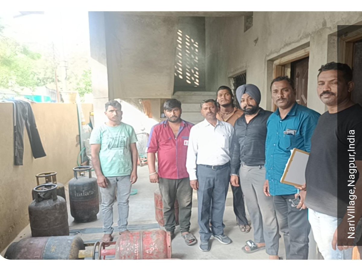 Be aware!!! DOMESTIC GAS CYLINDERS MAY COME WITH LESS GAS. <a href="/NagpurPolice/">Nagpur City Police</a> (Kapil Nagar PS) busted gang of Delivery Boys of cyliders which used Nozzle to take out gas from undelivered cylinders to refill empty cylinders and sell them to others. <a href="/PetroleumMin/">Ministry of Petroleum and Natural Gas #MoPNG</a> <a href="/HPGAS11/">HP GAS</a> <a href="/BPCLNagpur/">Bharatgas_Nagpur</a>