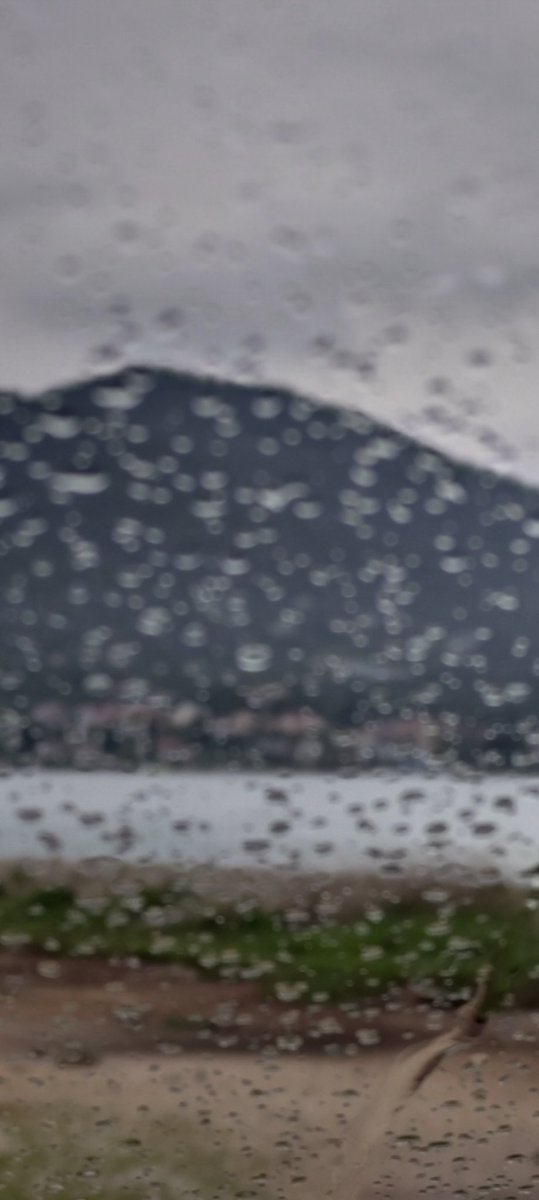 Δεν χρειάζεται να ψάχνεις για την ευτυχία σου... 
 ...βρίσκεται μέσα σου και γύρω σου...

        Βροχερή καλημέρα μας...❤