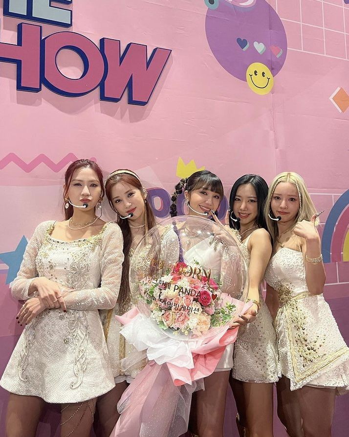 apinkfantr's tweet photo. Apink'in yeni yayımlayacak olduğu teklisine son 10 gün kaldı 🐼🩷
🗓 19.04.2025
#Apink #에이핑크 #ApinkComeback https://t.co/et53Xlw3q2