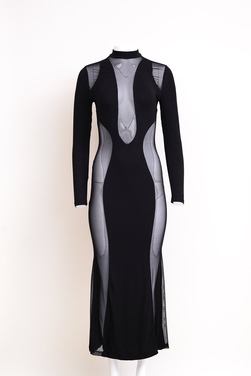 godofcloth's tweet photo. 4 iconic dresses that prove style is always in season. Which one is your favorite? #TimelessElegance #VintageChic #DesignerFinds https://t.co/oVyR1bluXg