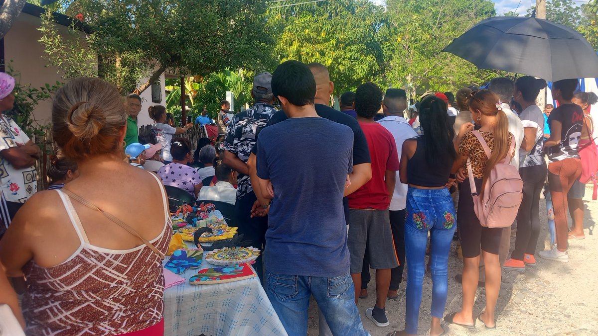 CMKXDigital's tweet photo. Este martes tuvo lugar en el reparto 23 de Abril, del consejo popular #Jiguaní Norte, un barrio  debate sobre el delito, las drogas y las ilegalidades.
#ProvinciaGranma 
#Cuba https://t.co/BdtIxGsHHo