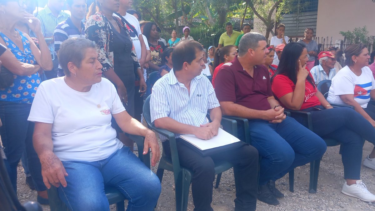 CMKXDigital's tweet photo. Este martes tuvo lugar en el reparto 23 de Abril, del consejo popular #Jiguaní Norte, un barrio  debate sobre el delito, las drogas y las ilegalidades.
#ProvinciaGranma 
#Cuba https://t.co/BdtIxGsHHo