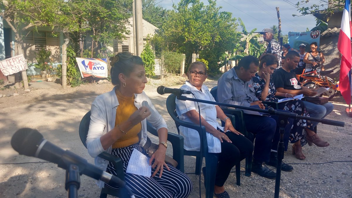 CMKXDigital's tweet photo. Este martes tuvo lugar en el reparto 23 de Abril, del consejo popular #Jiguaní Norte, un barrio  debate sobre el delito, las drogas y las ilegalidades.
#ProvinciaGranma 
#Cuba https://t.co/BdtIxGsHHo