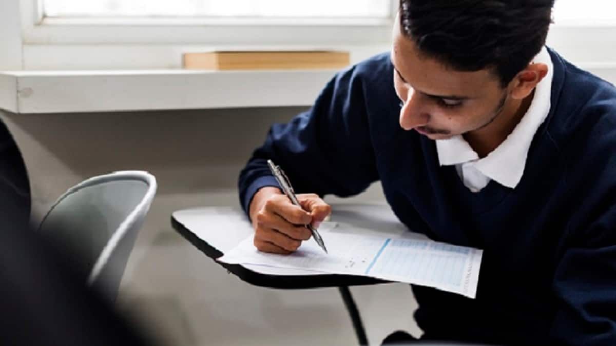 careers360's tweet image. NIOS 10, 12 public exam 2025 starts today; 33% must in 5 subjects to pass  

#Boardexam #NIOS 
Read more at - 
buff.ly/IXcOQyX