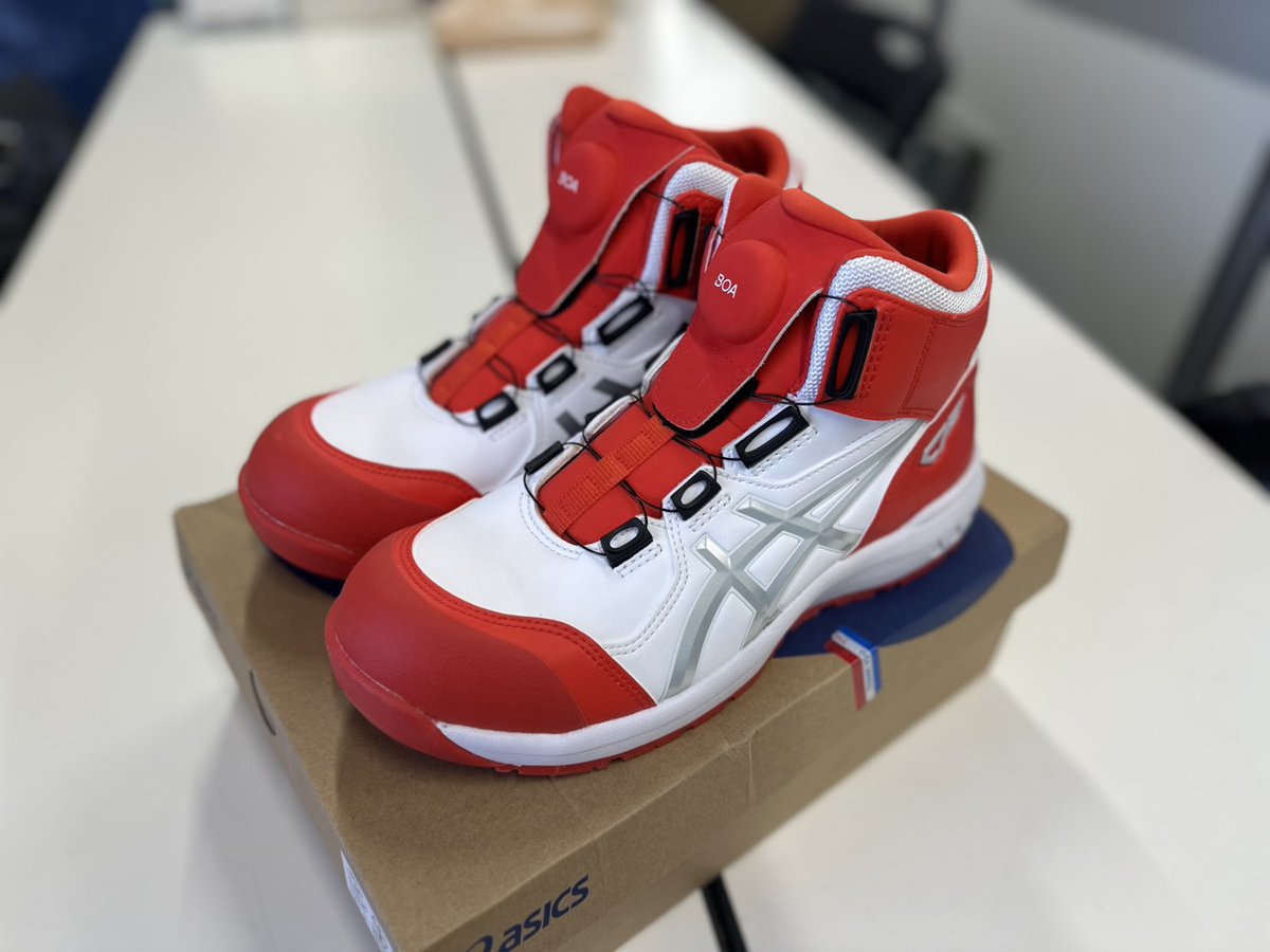 s_keyman's tweet photo. new shoes
新しい靴 https://t.co/ZsFF2evGAw
