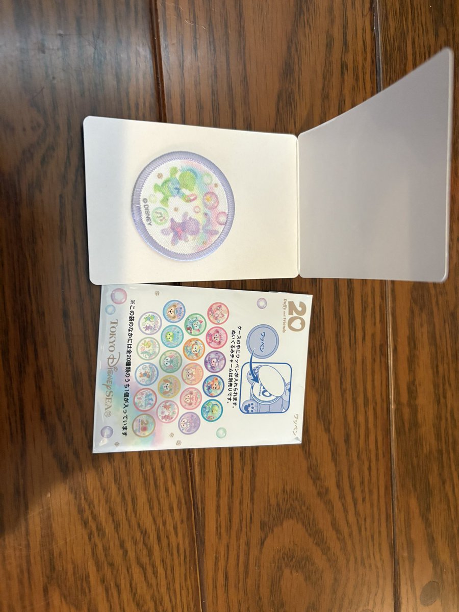 DAICHI04272000's tweet photo. 【交換または買取】
ダッフィー&amp;フレンズ ダフフレ カラフルハピネス 20周年 ワッペン

譲:下の画像1の物or定価

求:リーナベル等、下の画像2の印が付いている物

本日、インパしておりますのでシー内で手渡し可能です。

お気軽にお声掛けください

#TDR_trade https://t.co/mkOCr5Ium5