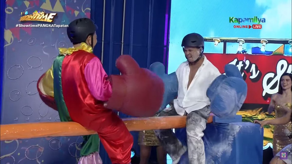 alt_kapamilyaol's tweet photo. Ganda na ng momentum ng show last month eh - sponty na mala-Running Man, pa-quiz na socially relevant, 4 segments + opening number, lahat ng hosts may ganap. 

Back to their core. Simple pero malakas yung entertainment value.
Yet here we are again....  
 #ShowtimePangkagitingan https://t.co/W3NZ3TQeG2