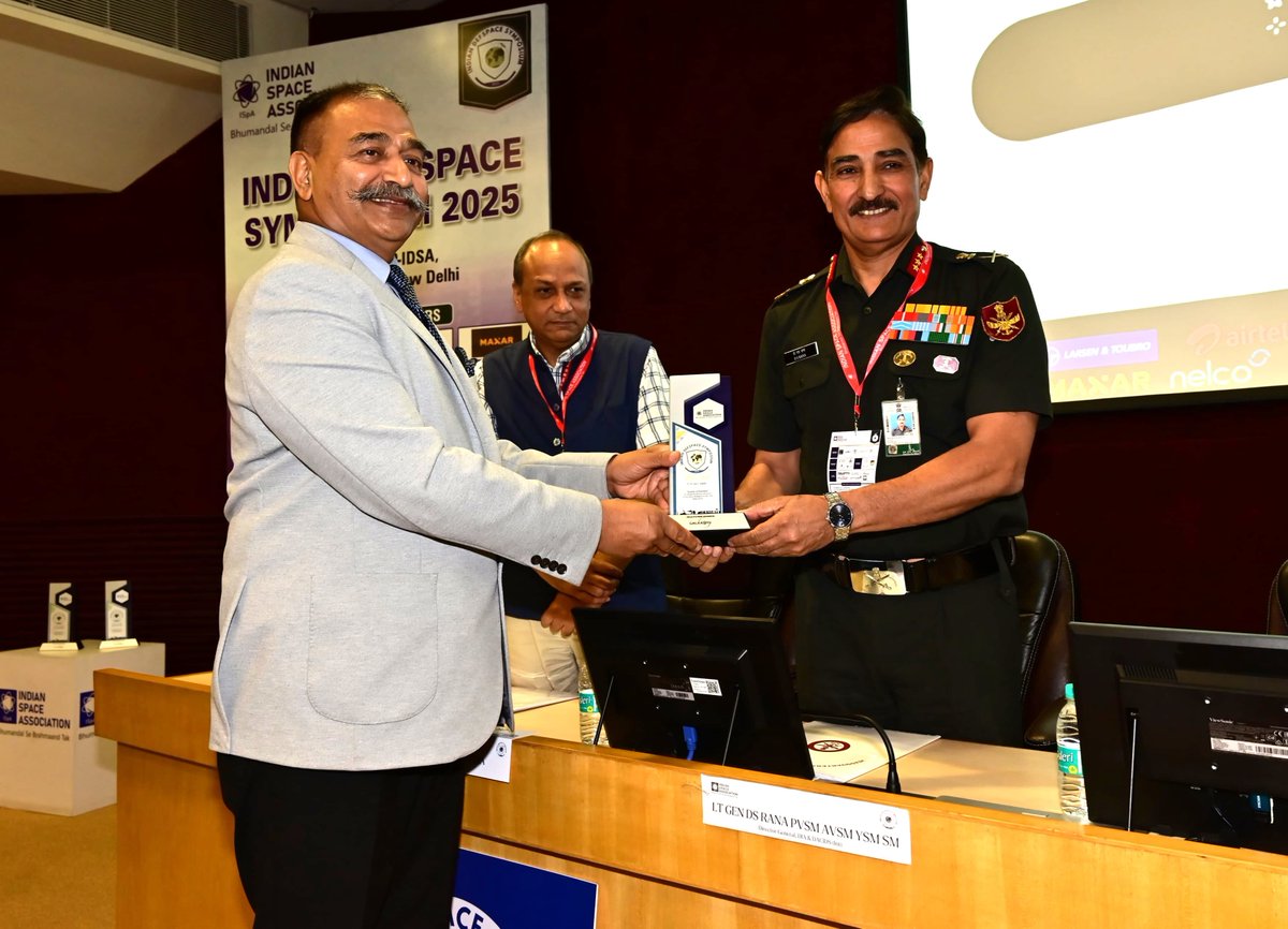 HQ_IDS_India's tweet photo. Speaking on 'Indigenous Development & Global Competitivness' at the Indian Defence Space Symposium 2025, Lt Gen DS Rana, DG Defence Intelligence Agency #DGDIA, #HQIDS  dwelled upon the current geopolitical situation and the vital role played by space related assets in the ongoing conflicts. 
Highlighted the focus driven approach of our adversaries in developing and exploiting niche technologies in space, #DG_DIA underscored the  need for all stakeholders, both govt & defence industry, to leverage various initiatives in shaping the future of India's Space Capabilities. 
He emphasized on a collaborative approach and space diplomacy while elaborating upon the capabilities required by the #IndianArmedForces to be #FutureReady.

@DefenceMinIndia 
@SethSanjayMP 
@SpokespersonMoD