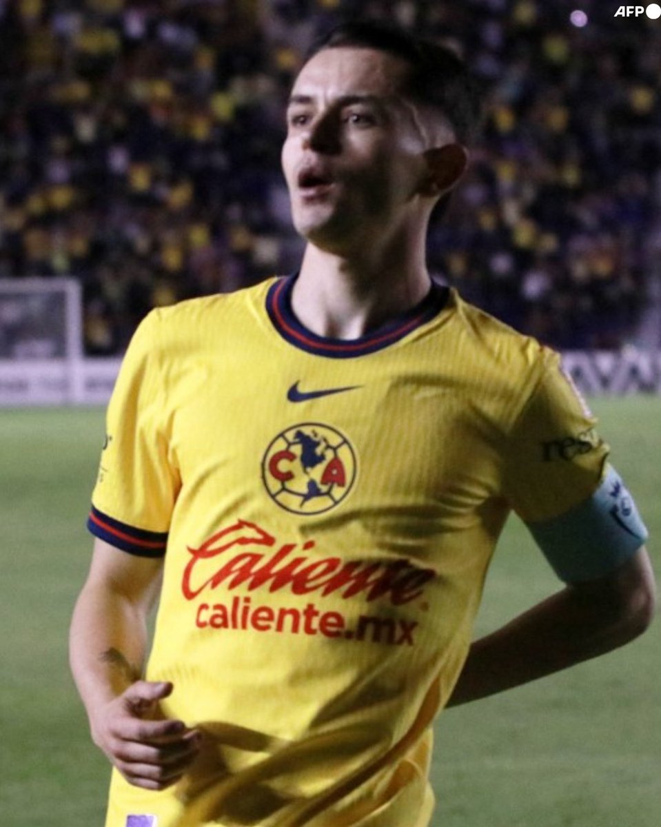 InvictosSomos's tweet photo. Llegó a México para grabarse por siempre en la historia del más grande. El americanismo a tus pies, Don Álvaro Fidalgo Fernández. LEYENDA TOTAL DEL CLUB AMÉRICA.