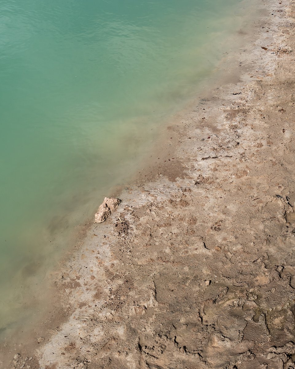 gointerstate's tweet image. Lake Magic Salt Pool, found in Hyden, WA, thanks to the high density of the water, visitors can float effortlessly, experiencing even more buoyancy than in the Dead Sea.⁠
⁠
📍Camp nearby for included entry. ⁠
⁠
Would you swim here? ⁠
⁠
gointerstate.com.au