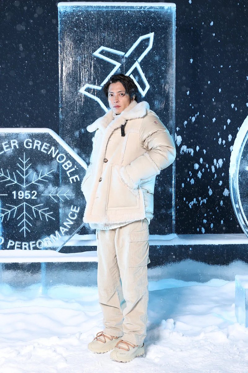 VOGUE JAPAN tweet media