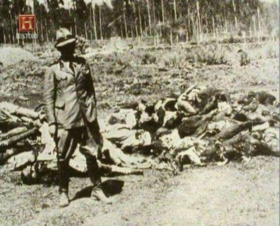 ANPIRomaPosti's tweet photo. Tra il 9 e l'#11aprile 1939, presso una grotta nell’area di #DebraBerhan (#Etiopia), le truppe italiane, prima avvelenarono con l'#iprite e poi fucilarono più di mille persone tra donne, vecchi e bambini, rifugiatisi lì dopo essere stati individuati dall’aviazione fascista. https://t.co/GdGqsVfRhf